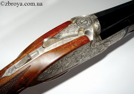 > <p>Заказы на ружья МЦ поступают сегодня в ЦКИБ со всего мира, но и цена на них варьируется от нескольких тысяч до 100 тысяч евро и более.</p><p> Одно из таких ружей — двустволка с вертикальным расположением стволов МЦ109 — появилась в начале семидесятых годов прошлого века. В ее создании самое активное участие приняли инженеры-оружейники ЦКИБа — Н.С. Рыжов, М.И. Скворцов и другие.</p><p> МЦ109 — одно из лучших ружей, выпускаемых российской промышленностью. Ружье предназначено для стрельбы в условиях промысловой и любительской охоты во всех макроклиматических районах при температуре окружающей среды от -50 0С до +50 0С. Отличается совершенством и оригинальностью конструкции, высочайшим качеством работы, тонкой пригонкой частей и механизмов, высокохудожественной отделкой.</p><p> Но поскольку отделка в ружьях ЦКИБ — параметр сугубо индивидуальный, диктуемый исключительно пожеланиями заказчика и его финансовыми возможностями, поговорим о том, что роднит все ружья этой модели — об особенностях конструкции и функционирования.</p> 